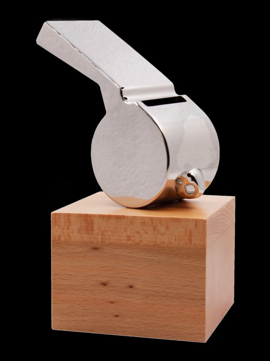 Silbato de fútbol en madera plata - Vista principal
